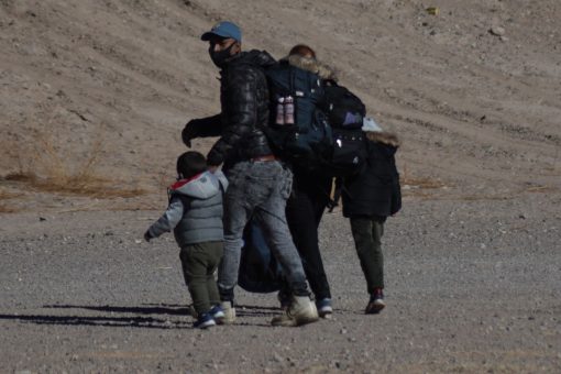Agents nab 253 illegal aliens within an hour on southern border