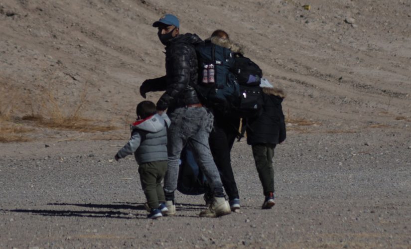 Agents nab 253 illegal aliens within an hour on southern border