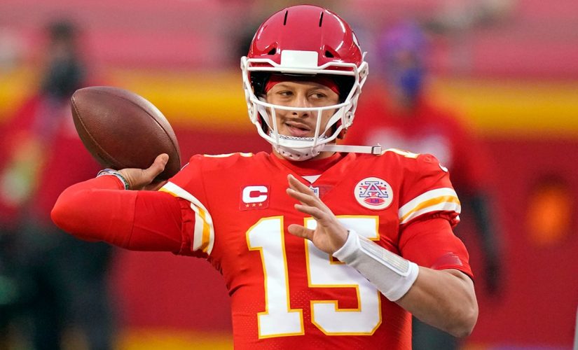 Chiefs’ Tyreek Hill offers scary assessment of Patrick Mahomes’ practice performance ahead of Super Bowl LV