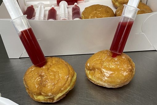 Wisconsin bakery celebrates COVID-19 vaccine with injectable doughnut kits