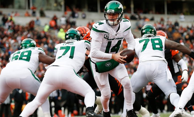 Jets’ taking calls on Sam Darnold, 49ers’ Kyle Shanahan ‘very’ interested in young quarterback: reports