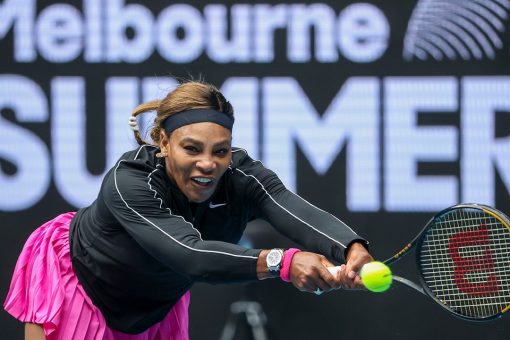 Serena Williams through easily in 1st Australian Open tuneup