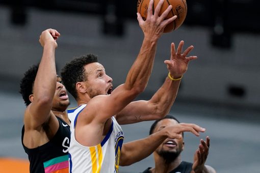 Curry leads Warriors to 114-91 victory, ending Spurs’ streak