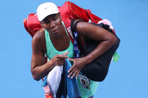 Venus finishes Australian Open loss on injured ankle, knee