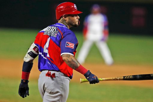 Cardinals re-sign C Yadier Molina for 18th season