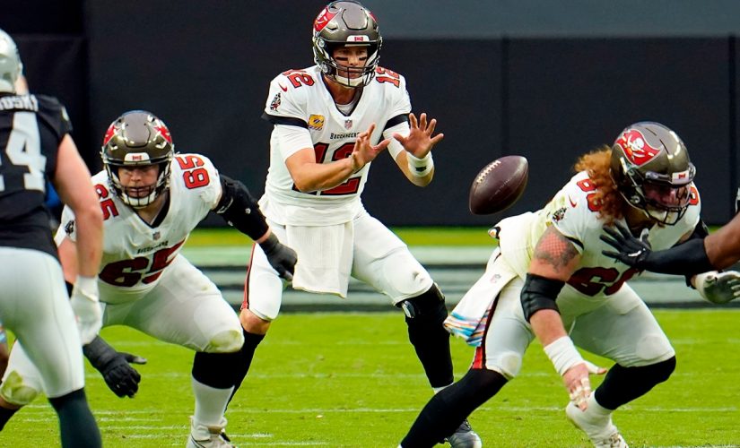 Bucs’ Ryan Jensen wears shirt sporting Tom Brady’s NFL Combine photo