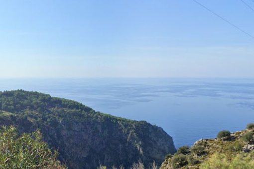 Turkish man allegedly pushes pregnant wife off cliff after taking selfies