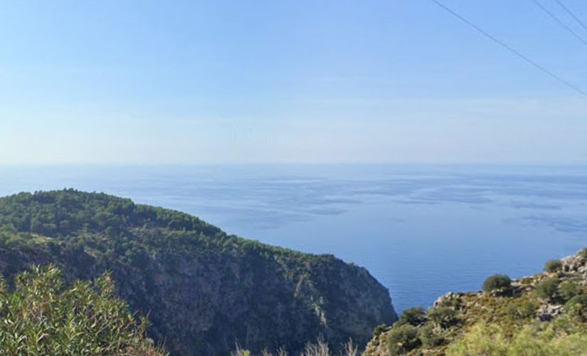 Turkish man allegedly pushes pregnant wife off cliff after taking selfies