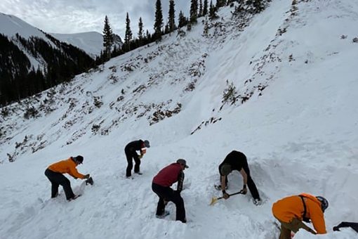 Colorado avalanche buries 3 backcountry skiers under 20 feet of debris, officials recover bodies
