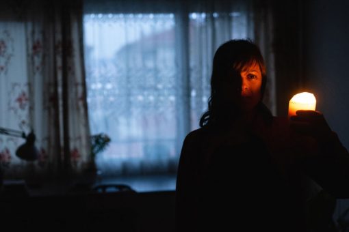Staying safe during extended power outages: What to do in the absence of heat, refrigeration and electricity