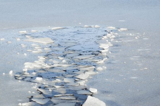 NJ police chief rescues mother and child, 2, from icy river: report