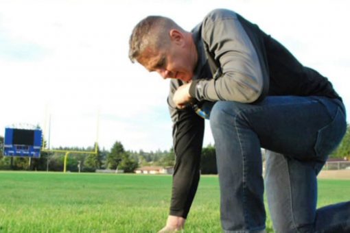 Ex-high school football coach still fighting five years after he was fired for praying on field