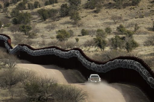 Texas authorities seek 100+ illegal immigrants on the loose after fleeing from a refrigerated truck