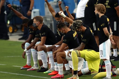 US Soccer members vote to scrap ban on kneeling during national anthem