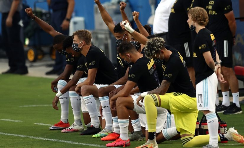 US Soccer members vote to scrap ban on kneeling during national anthem