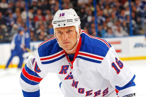 Ex-NHL star Sean Avery caught on video breaking car mirror in heated exchange with LA driver