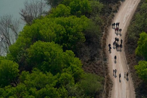 Border crisis can be ‘fixed’ in a week if Biden returns to Trump immigration policies: Sen. Kennedy