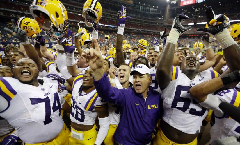 Former LSU coach Les Miles accused of inappropriate conduct with female students: report