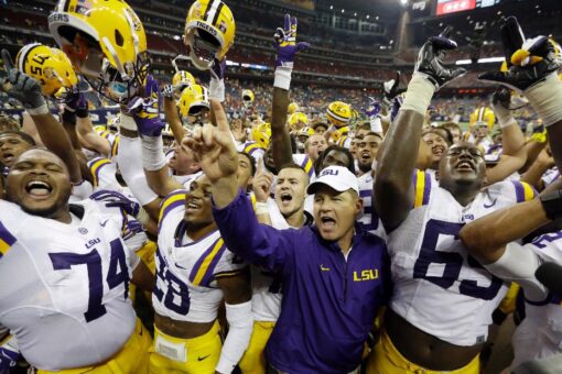 Former LSU coach Les Miles accused of inappropriate conduct with female students: report