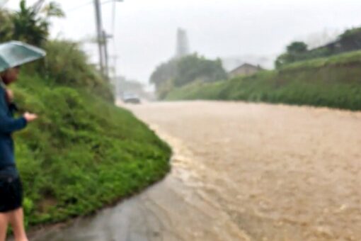 Hawaii dam in danger of failing, evacuations ordered, officials say