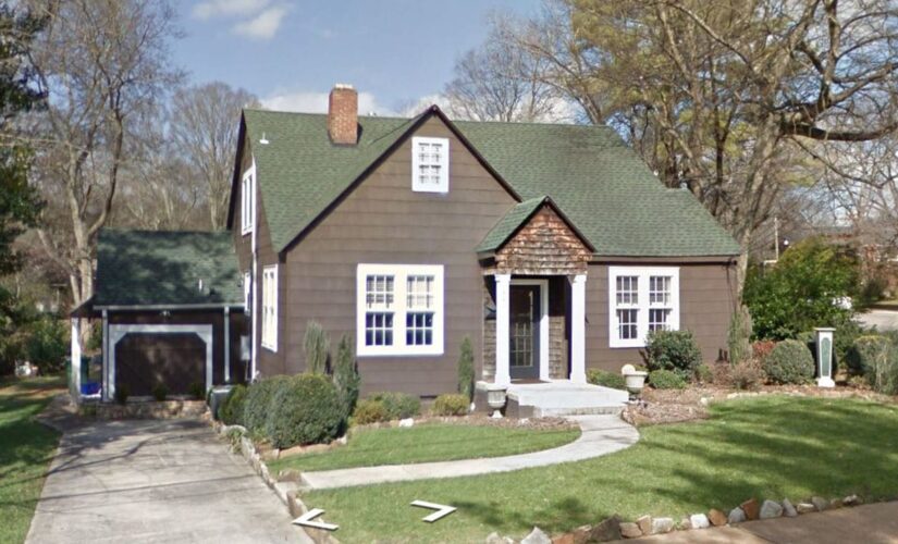 Twitter users joke that Alabama Zillow listing has a ‘cursed bedroom’
