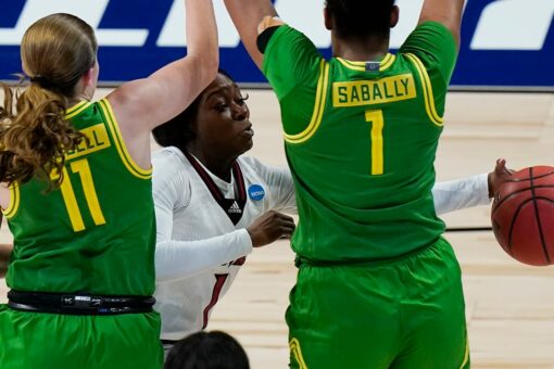 Louisville beats Oregon 60-42, heads to women’s Elite Eight