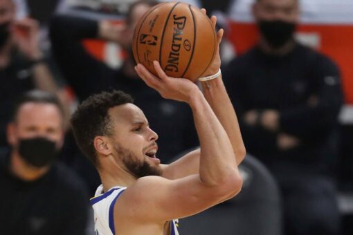 Curry returns with 32 points, Warriors beat Bulls 116-102