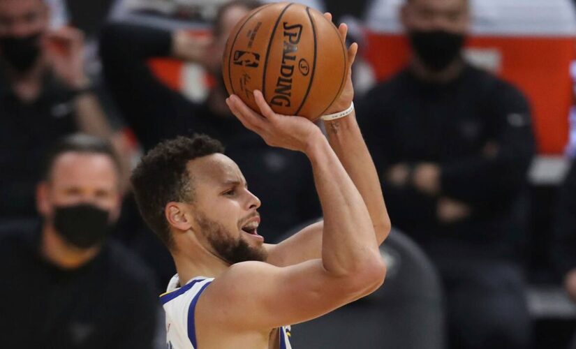 Curry returns with 32 points, Warriors beat Bulls 116-102