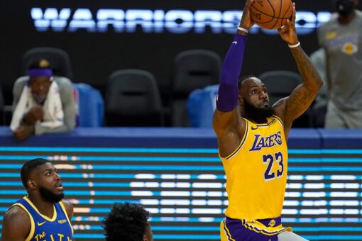 LeBron, short-handed Lakers beat up on Warriors 128-97