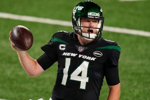 Jets’ Douglas praises Darnold, but open to trading QB