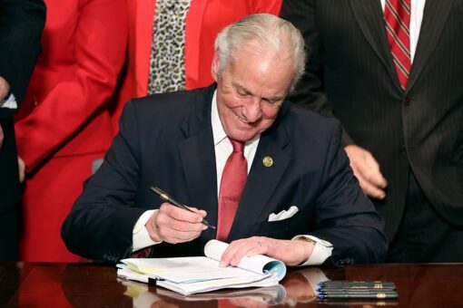 Judge temporarily blocks South Carolina abortion ban