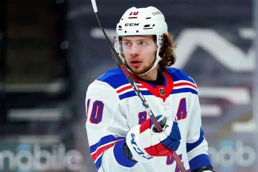 Artemi Panarin rejoins Rangers after 2-week leave of absence