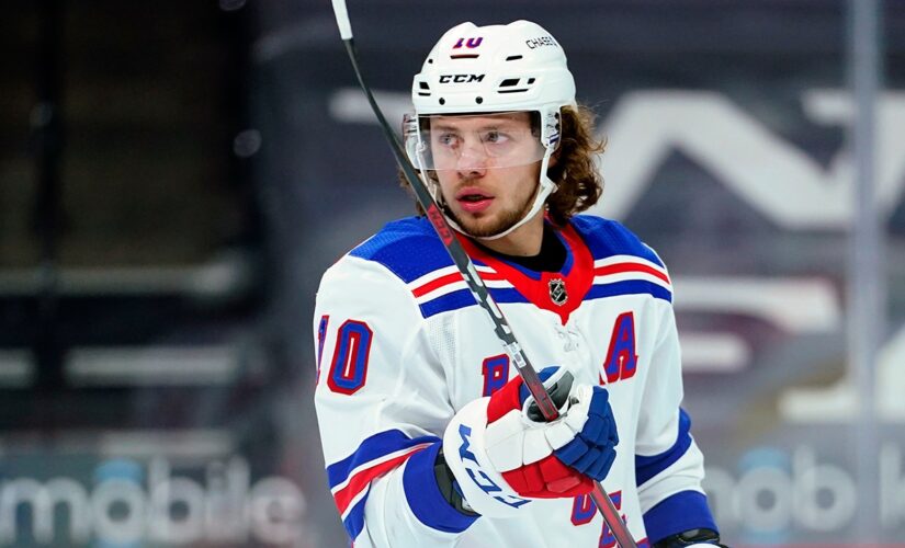 Artemi Panarin rejoins Rangers after 2-week leave of absence