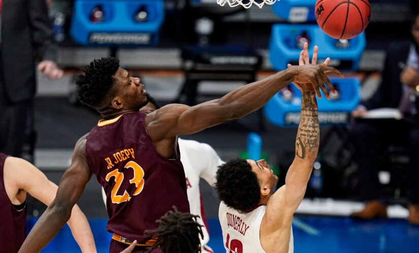 Dressed down; Alabama rolls over Pitino, Iona 68-55