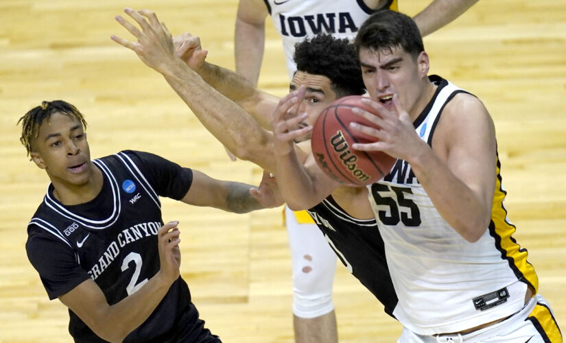 Sharp-shooting Iowa gets 24 from Garza to beat Grand Canyon