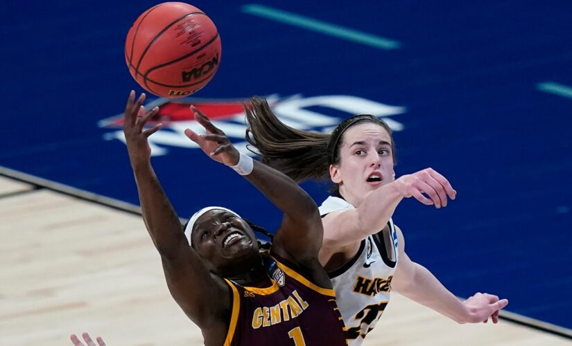 Freshmen show no signs of jitters in women’s NCAA Tournament