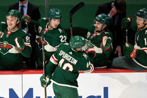 Spurgeon scores 2, Wild beat Ducks 3-2 for 10th home win