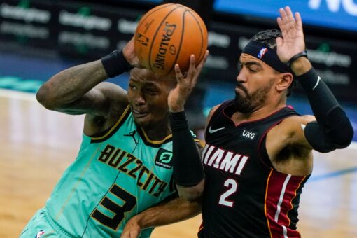Monk scores 32 as Hornets hold on to beat Heat 110-105