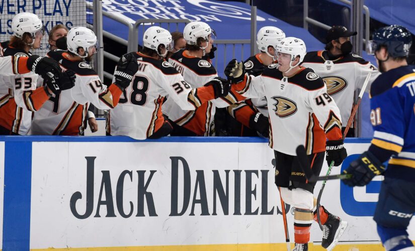 Steel, Jones lead Ducks to 4-1 win over Blues