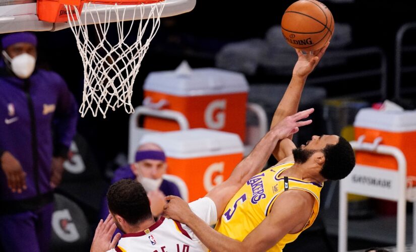 Lakers rally past Cavaliers to snap 4-game losing streak