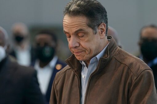 Cuomo goes from press conference TV star to phoning it in