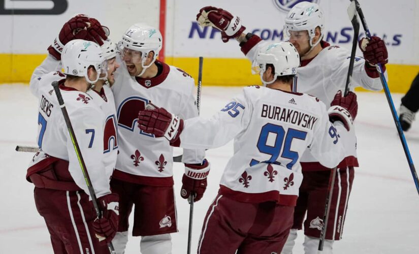 Avalanche score 4 goals in 2nd, beat Golden Knights 5-1