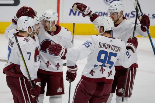 Avalanche score 4 goals in 2nd, beat Golden Knights 5-1