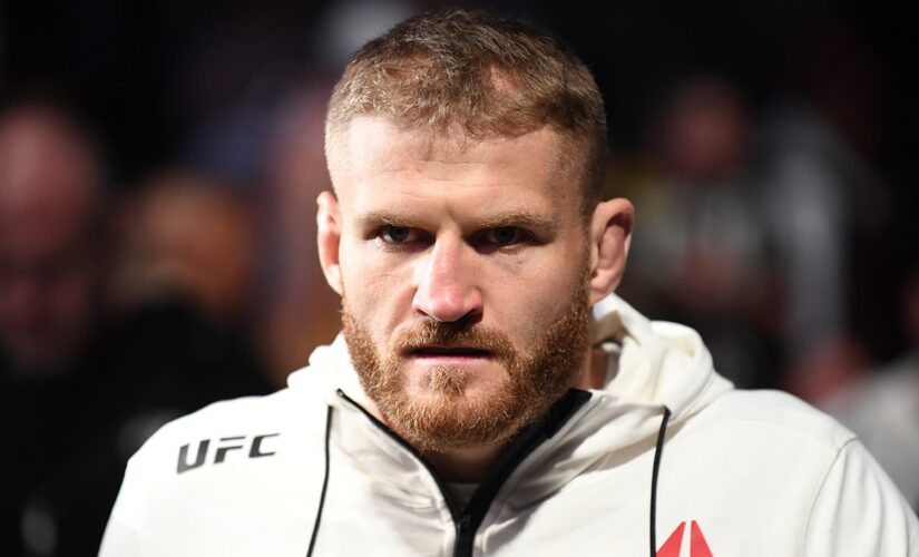 Jan Blachowicz retains title with unanimous victory over Israel Adesanya at UFC 259