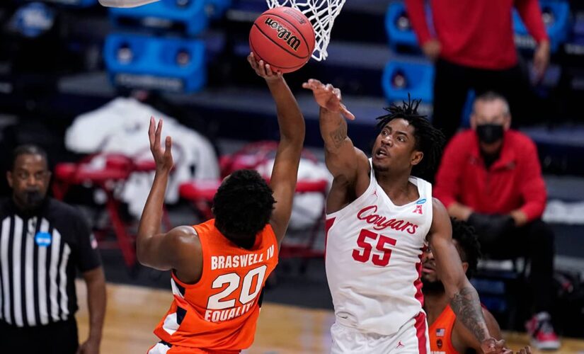 Houston’s defense locks in, beats Syracuse 62-46 in NCAAs