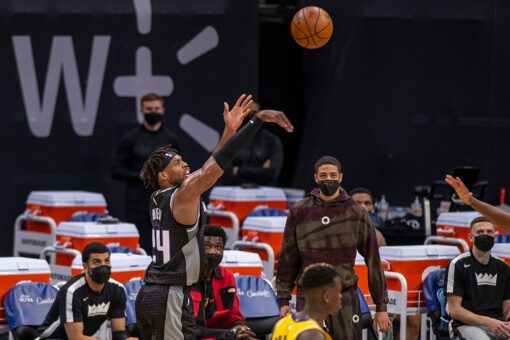 Slumping Kings beat short-handed Lakers 123-120