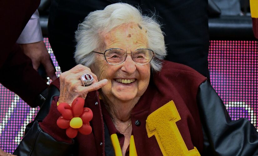 Sister Jean bound for Loyola-Chicago tourney game after vaccine, NCAA clearance