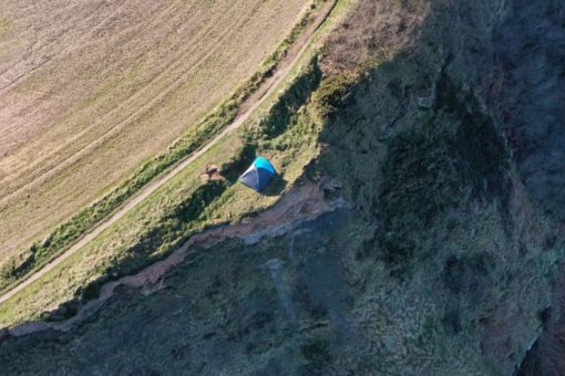 Family scolded for setting up camp on cliff’s edge: ‘No idea of the extreme danger they were in’