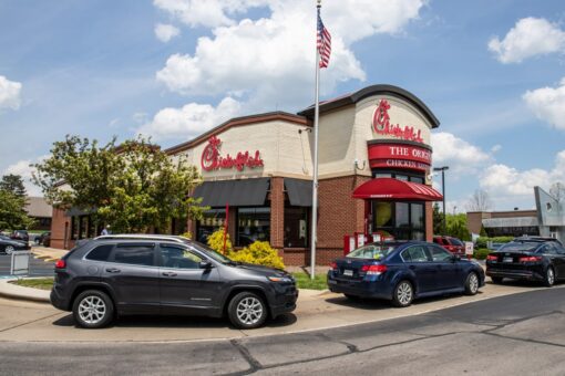 Kentucky school resource officer buys Chick-fil-A for students