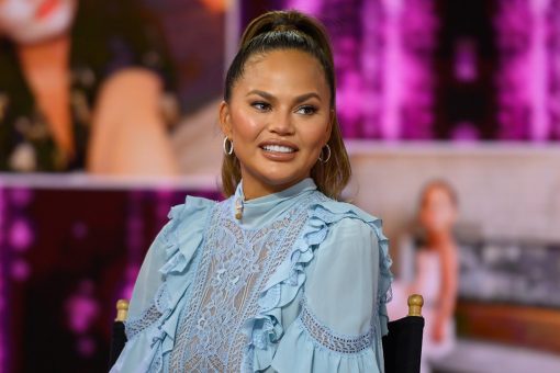 Chrissy Teigen pokes fun at viral 2015 Golden Globes moment